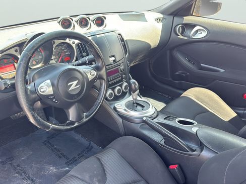 Used 2016 Nissan 370Z Coupe RWD image 31