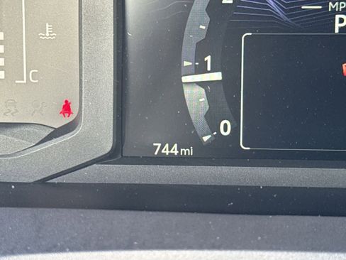 Certified 2025 Toyota Tacoma SR5 image 28