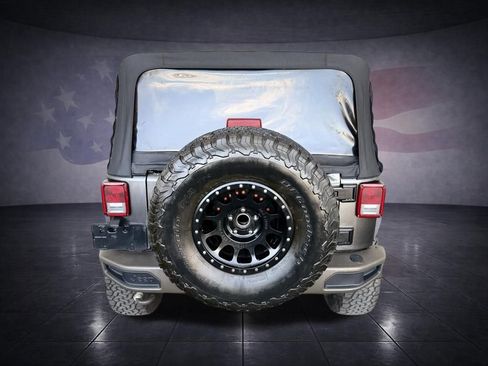 Used 2016 Jeep Wrangler Unlimited Sahara image 17