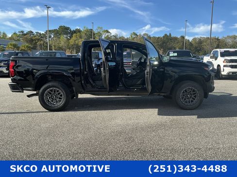 Used 2023 Chevrolet Colorado W/T image 33