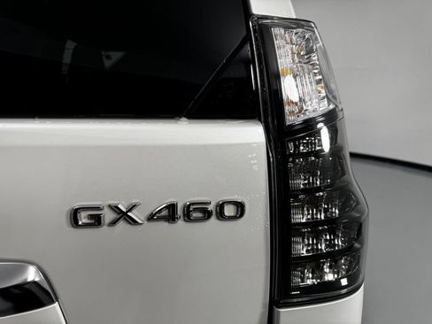 Used 2023 Lexus GX 460 Luxury w/ Sport Design Package AWD/4WD image 7