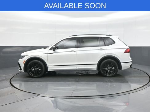 Used 2023 Volkswagen Tiguan SE R-Line image 4