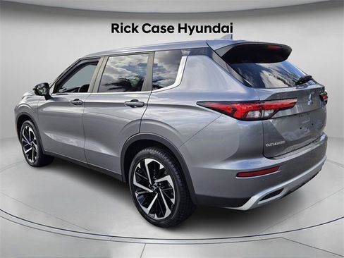 Used 2022 Mitsubishi Outlander SE image 7