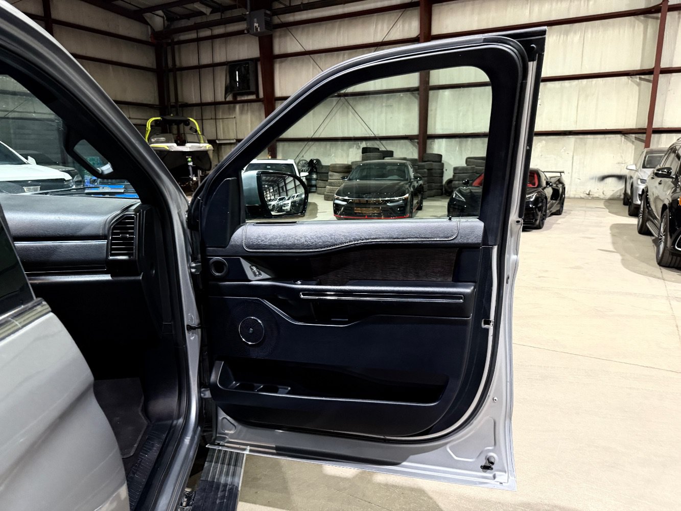 Used 2021 Ford Expedition Max Limited RWD image 24