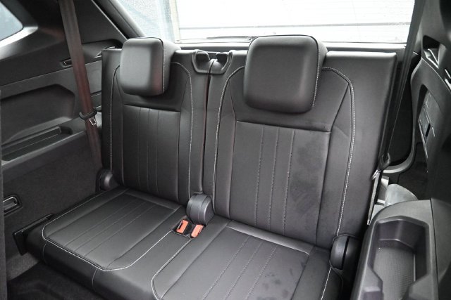 Used 2023 Volkswagen Tiguan SE R-Line FWD image 30