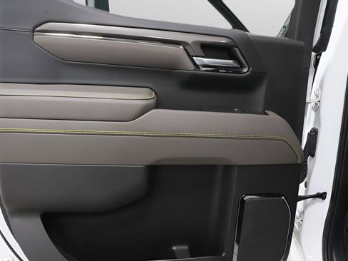 Used 2024 Chevrolet Silverado 1500 ZR2 w/ Technology Package image 23