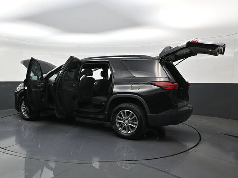 Used 2023 Chevrolet Traverse LT FWD image 32