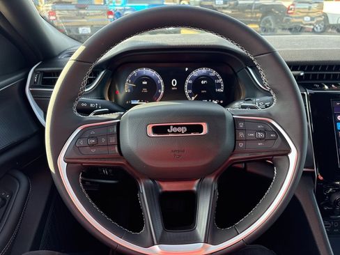 New 2025 Jeep Grand Cherokee Altitude image 29