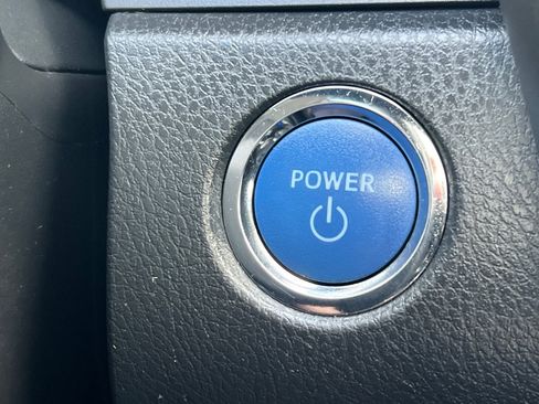 Used 2020 Toyota Camry XLE w/ Sunroof Package image 19