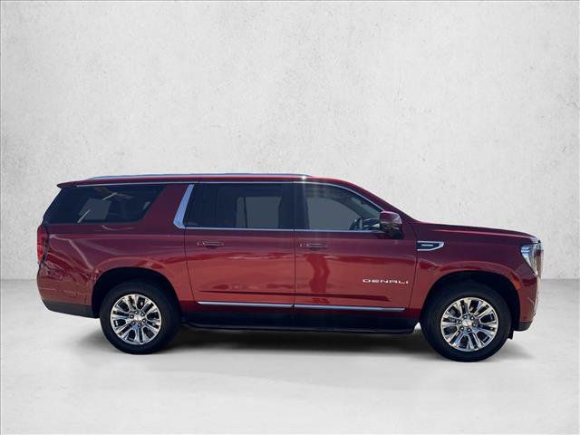 Used 2024 GMC Yukon XL Denali w/ Advanced Technology Package AWD/4WD image 4