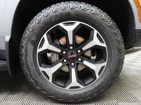 Used 2025 GMC Yukon AT4 w/ LPO, Get Active Package AWD/4WD image 13
