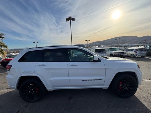 Used 2020 Jeep Grand Cherokee Altitude image 6