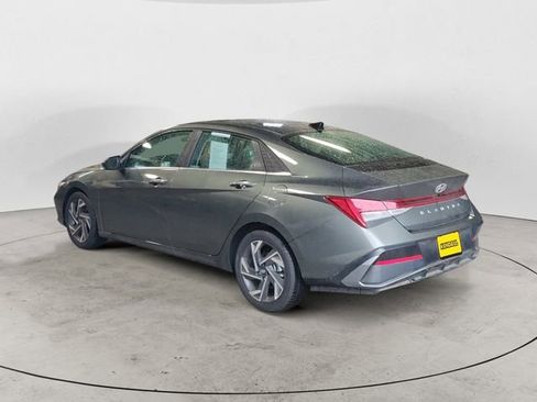 Certified 2025 Hyundai Elantra SEL image 3