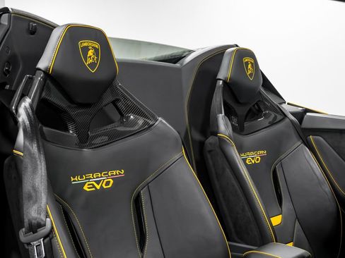 Used 2022 Lamborghini Huracan EVO RWD image 34