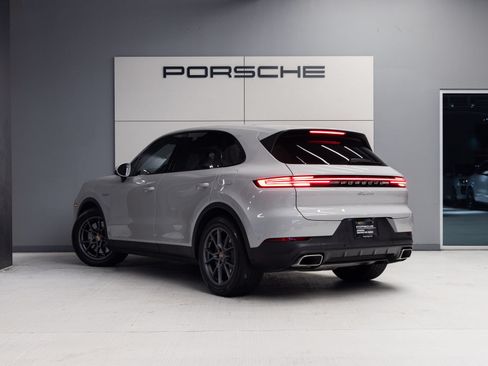Certified 2025 Porsche Cayenne E-Hybrid AWD/4WD image 5