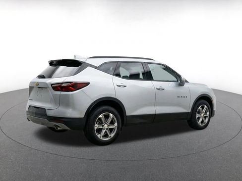 Used 2025 Chevrolet Blazer LT FWD image 11
