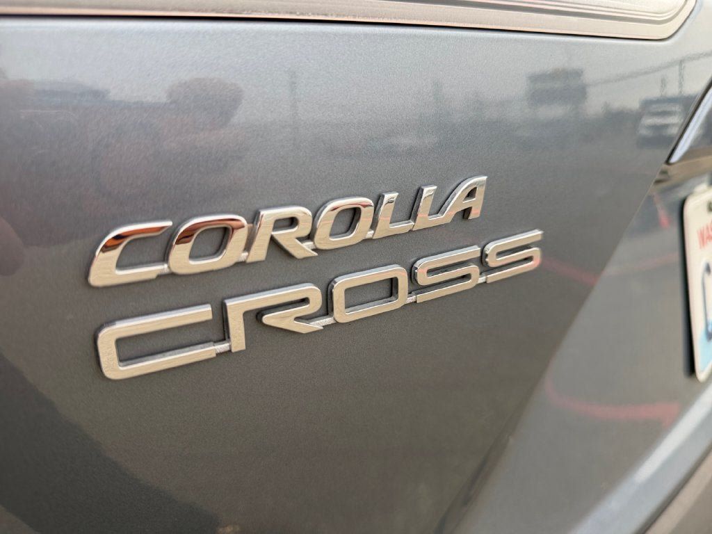 Used 2023 Toyota Corolla Cross XLE w/ Convenience Package AWD/4WD image 35
