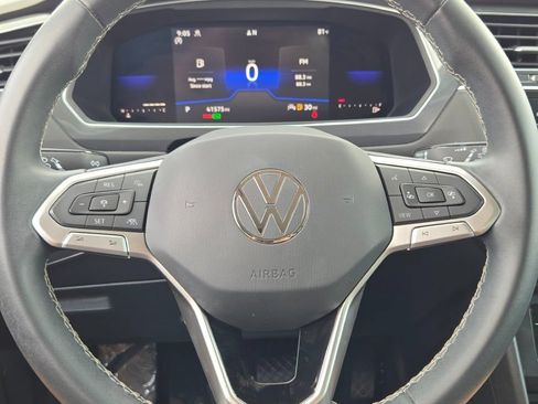 Used 2022 Volkswagen Tiguan SE AWD/4WD image 36
