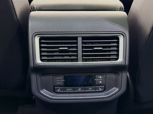 Used 2025 Volkswagen Atlas SEL AWD/4WD image 27