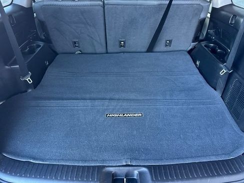 Used 2019 Toyota Highlander LE FWD image 18