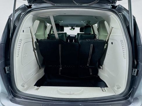 Used 2023 Chrysler Pacifica Touring-L image 33