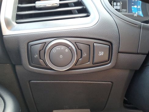 Used 2024 Ford Edge SE image 27