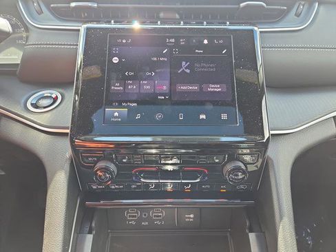 New 2025 Jeep Grand Cherokee Altitude image 9