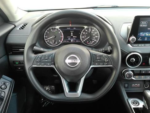 Used 2025 Nissan Sentra SV FWD image 30