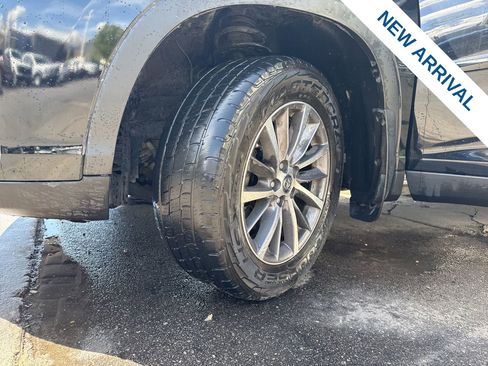 Used 2019 Toyota Highlander XLE image 29