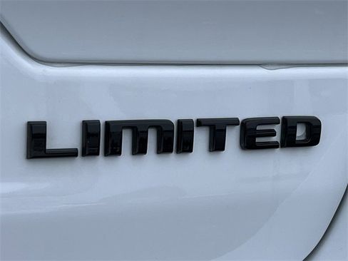 New 2025 Jeep Grand Cherokee Limited w/ Black Appearance Package image 8