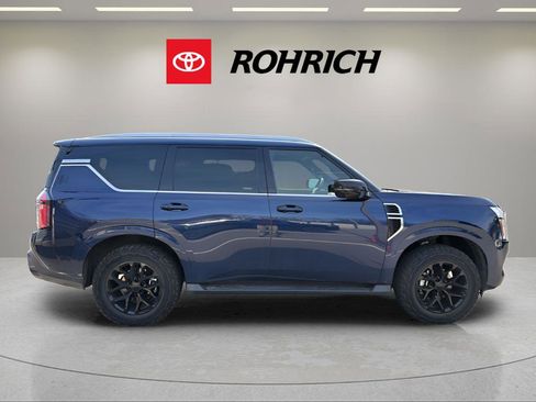 Used 2025 Nissan Armada Platinum image 5