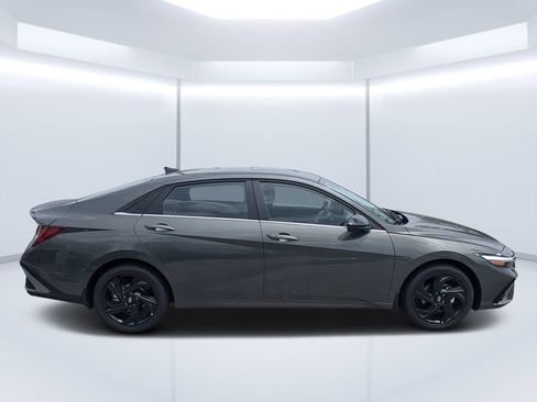 New 2026 Hyundai Elantra SEL Sport Premium FWD image 2