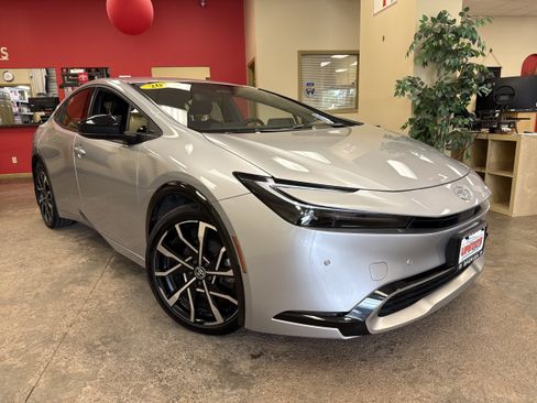 Used 2023 Toyota Prius Prime FWD image 12