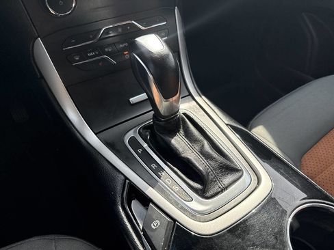 Used 2018 Ford Edge SEL w/ SEL Appearance Package image 31