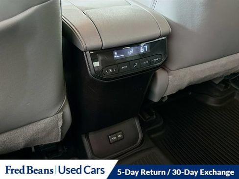 Used 2022 Toyota Highlander XLE AWD/4WD image 28