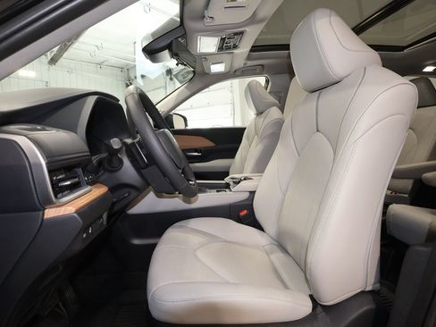 Used 2026 Toyota Grand Highlander AWD image 22