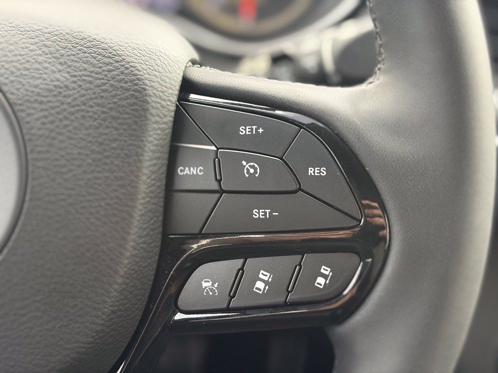 Used 2023 Jeep Cherokee Altitude Lux AWD/4WD image 26