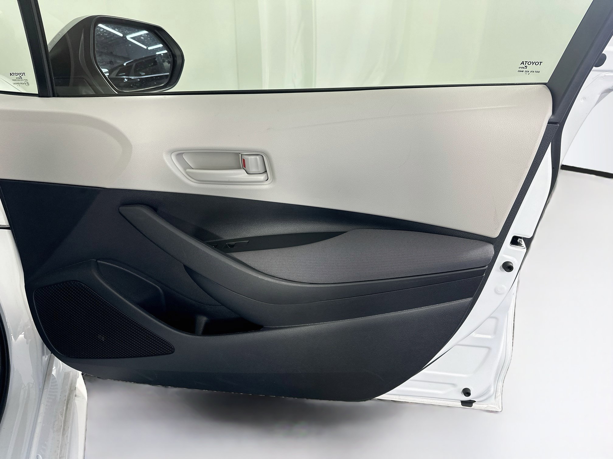 Used 2026 Toyota Corolla LE FWD image 31