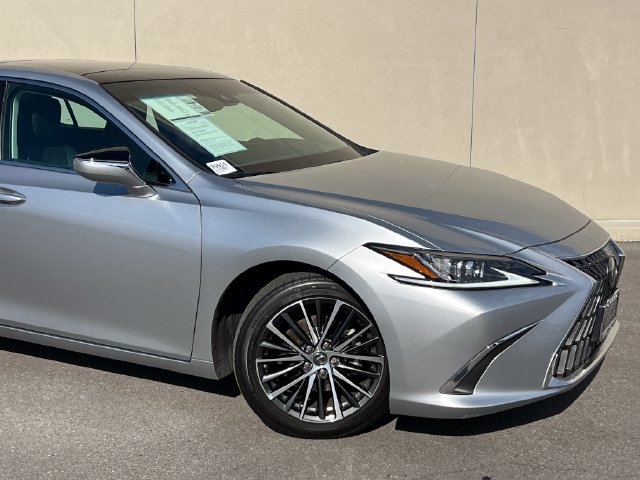 Used 2025 Lexus ES 350 w/ Premium Package FWD image 2