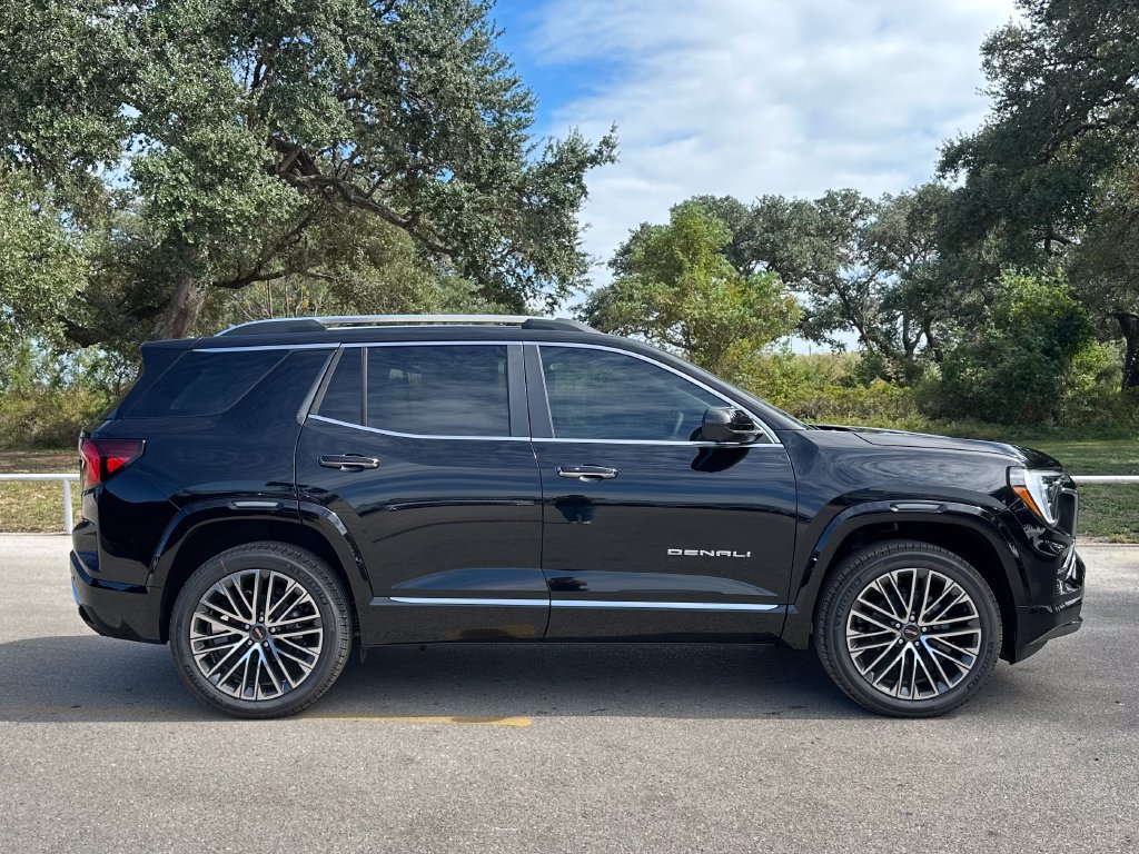New 2027 GMC Terrain Denali w/ LPO, Floor Liner Package AWD/4WD image 4