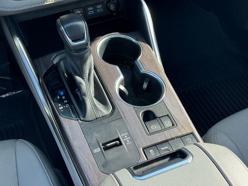 Certified 2022 Toyota Highlander Platinum image 19