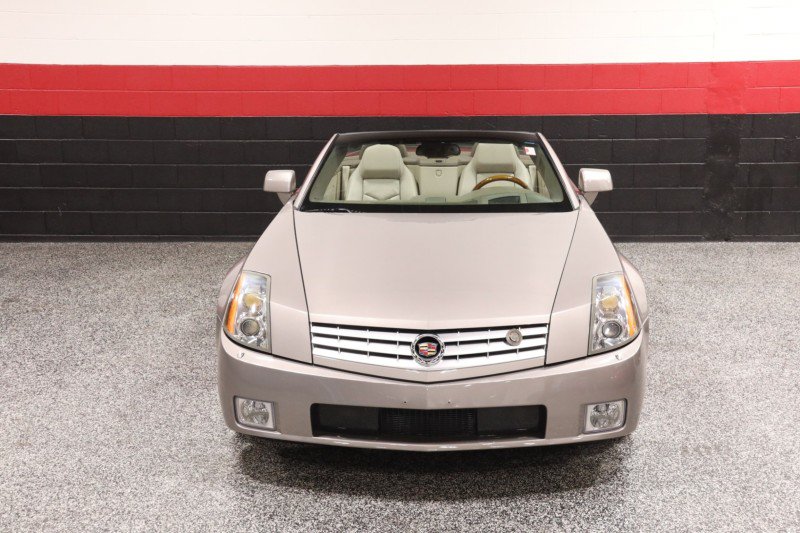 Used 2005 Cadillac XLR RWD image 12