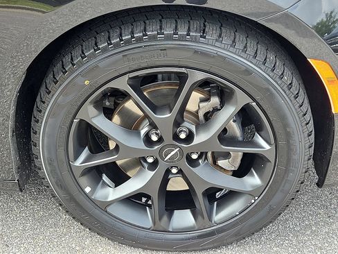 Used 2023 Chrysler Pacifica Touring-L w/ Uconnect Theater Family Group AWD/4WD image 7