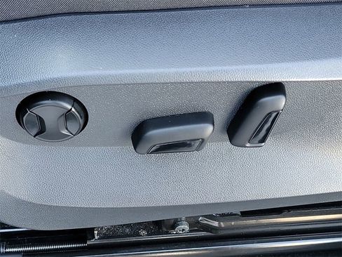 Used 2022 Volkswagen Tiguan SE image 27