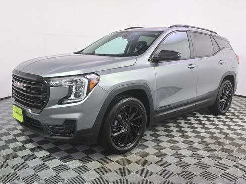 Used 2023 GMC Terrain SLE w/ Driver Convenience Package AWD/4WD image 2