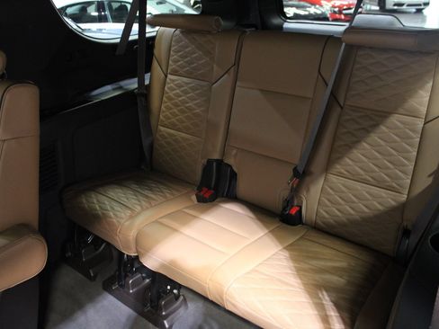 Used 2023 Cadillac Escalade ESV Premium Luxury w/ Performance Package AWD/4WD image 19