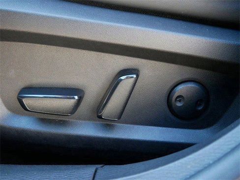 Used 2025 Mitsubishi Outlander SE image 17