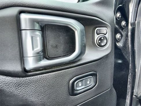 Used 2020 Jeep Wrangler Unlimited Sahara image 23