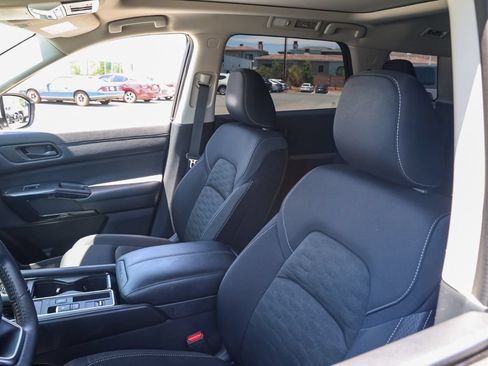 Used 2025 Nissan Pathfinder SV w/ SV Premium Package FWD image 15