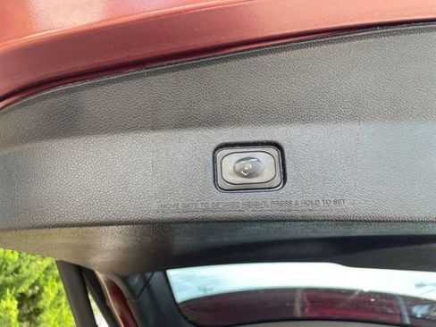 Used 2018 Ford Explorer XLT w/ Equipment Group 202A AWD/4WD image 38